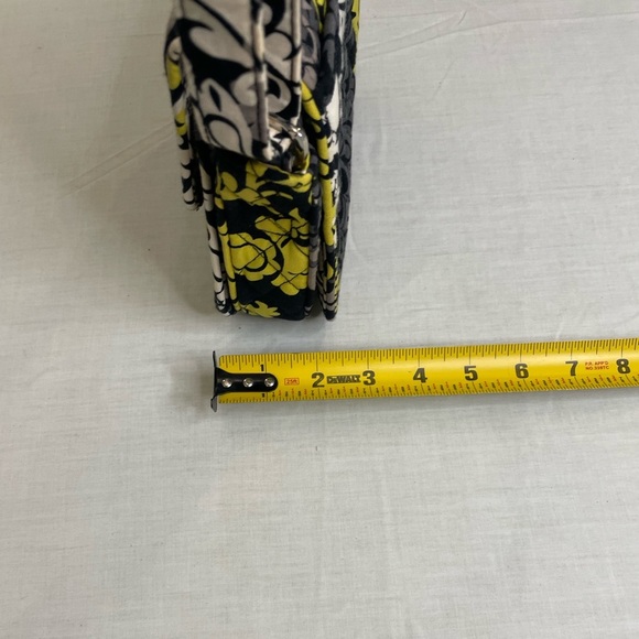 Vera Bradley Crossbody/adjustable strap - Picture 3 of 5